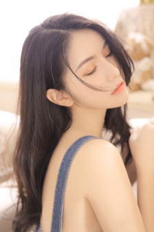女人全体裸妆看下面